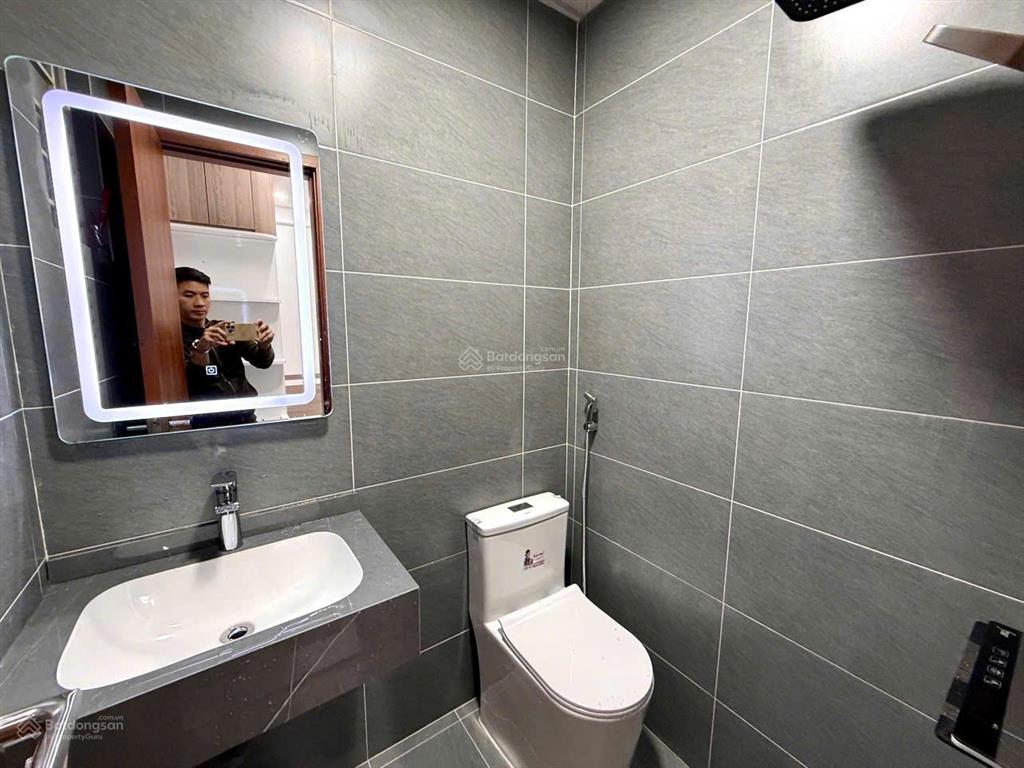 Chính chủ tôi cần bán căn 80m2 tòa nơ 9b bán đảo linh đàm , 3 ngủ 2 vệ sinh , sổ đẹp, tầng 10