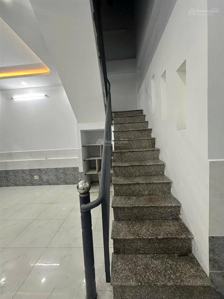 3.33 tỷ  nhà xuân thới đông  gần vinhome  5x12  shr.