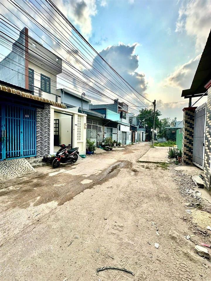 Bán nhà nguyễn thị sáu  thới tam thôn  hóc môn  hẻm xe tải thông  shr  giá 2.85 tỷ
nhà đẹp vào