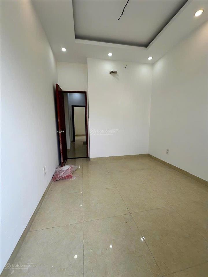 Bán nhà nguyễn thị sáu  thới tam thôn  hóc môn  hẻm xe tải thông  shr  giá 2.85 tỷ
nhà đẹp vào