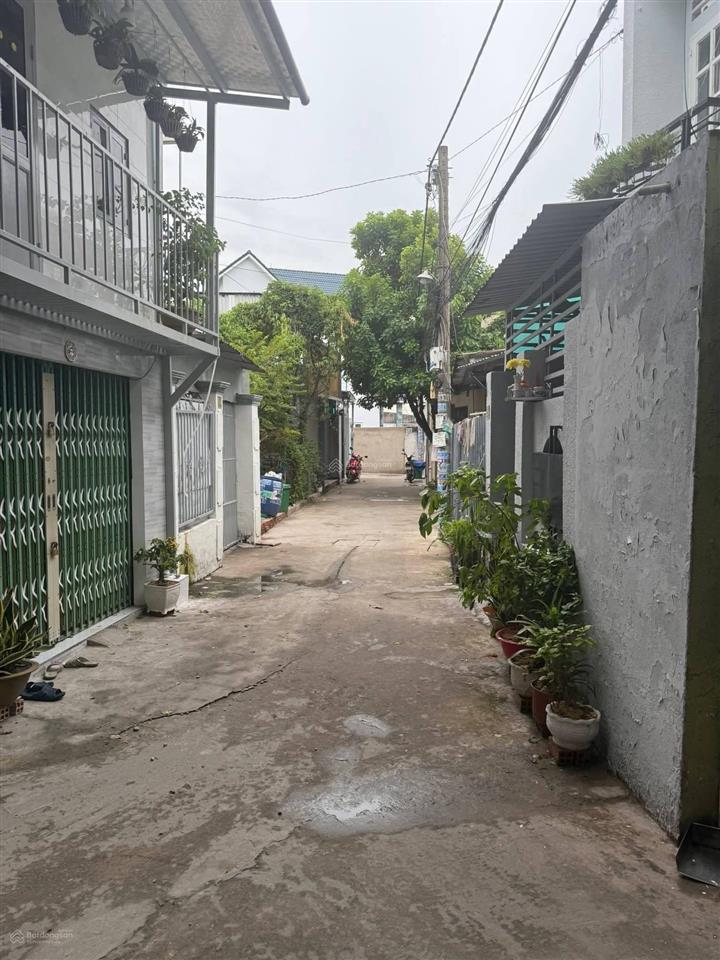 Bán nhà shr đối diện sân banh thới tứ 1 sẹc trịnh thị miếng  hóc môn  4,3x16  3 tỷ