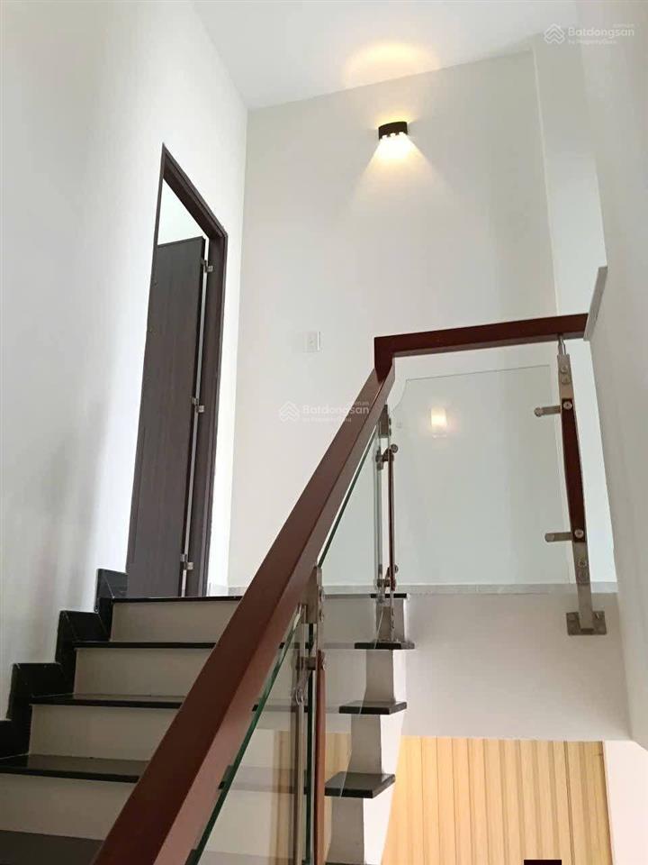 2.35 tỷ  nhà đẹp tân xuân  hóc môn hẻm xe tải tới cửa full nội thất