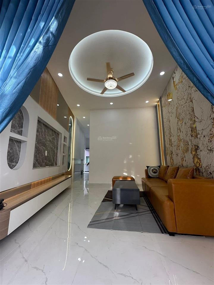 2,95 tỷ  nhà shr trung tâm hóc môn 1 sẹc bà triệu hẻm xe hơi
