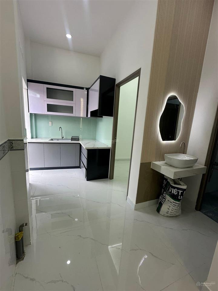 2,95 tỷ  nhà shr trung tâm hóc môn 1 sẹc bà triệu hẻm xe hơi