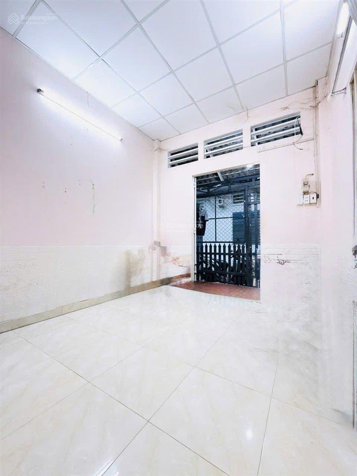 2 tỷ nhà sổ hồng riêng gần chợ hóc môn 42m hai mặt tiền dọn vào ở ngay