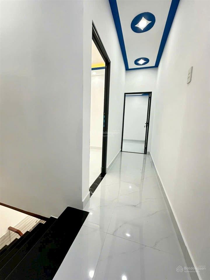 2.5 tỷ  nhà liền kề đẹp ngã 5 chùa hang, thới tam thôn, hóc môn