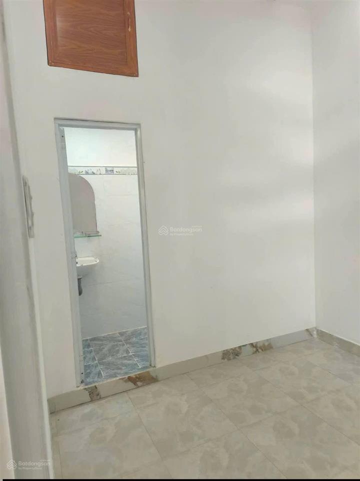 1.95 tỷ hẻm 4m  2 sẹc tô ký 6  gần chợ bắp  hóc môn