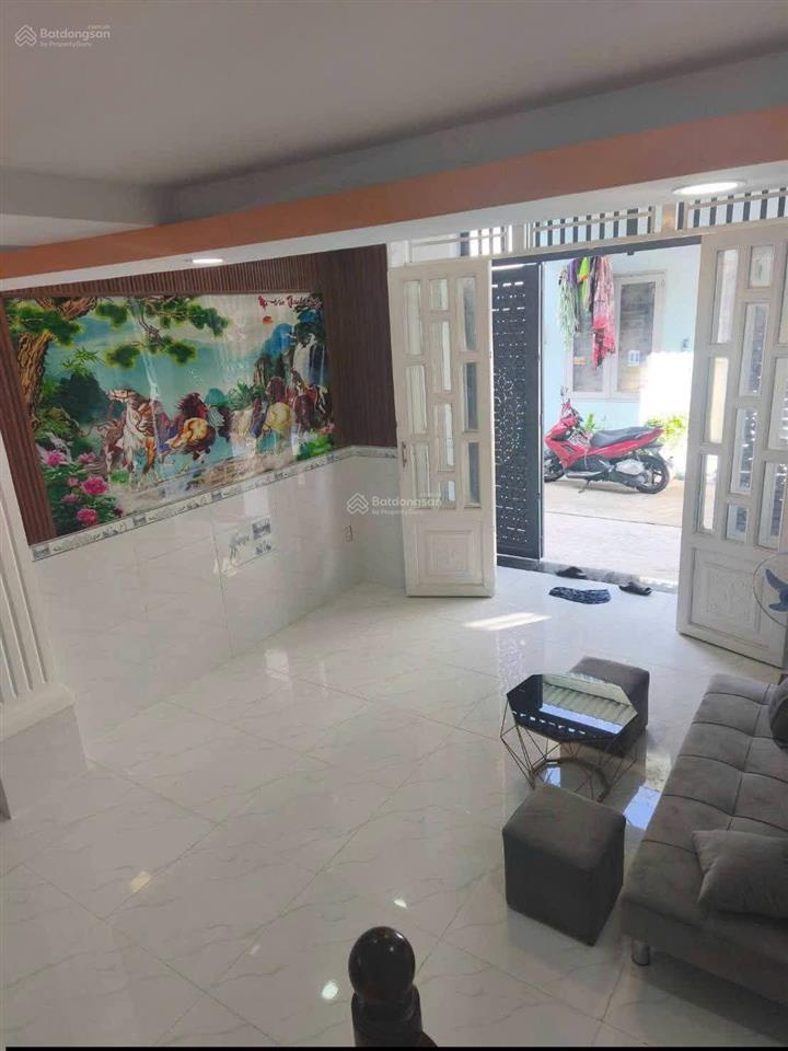1.95 tỷ hẻm 4m  2 sẹc tô ký 6  gần chợ bắp  hóc môn