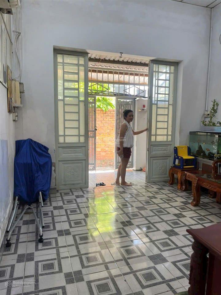 Nhà đẹp sát vách đường trung đông 7 shr, giá 2.7 tỷ