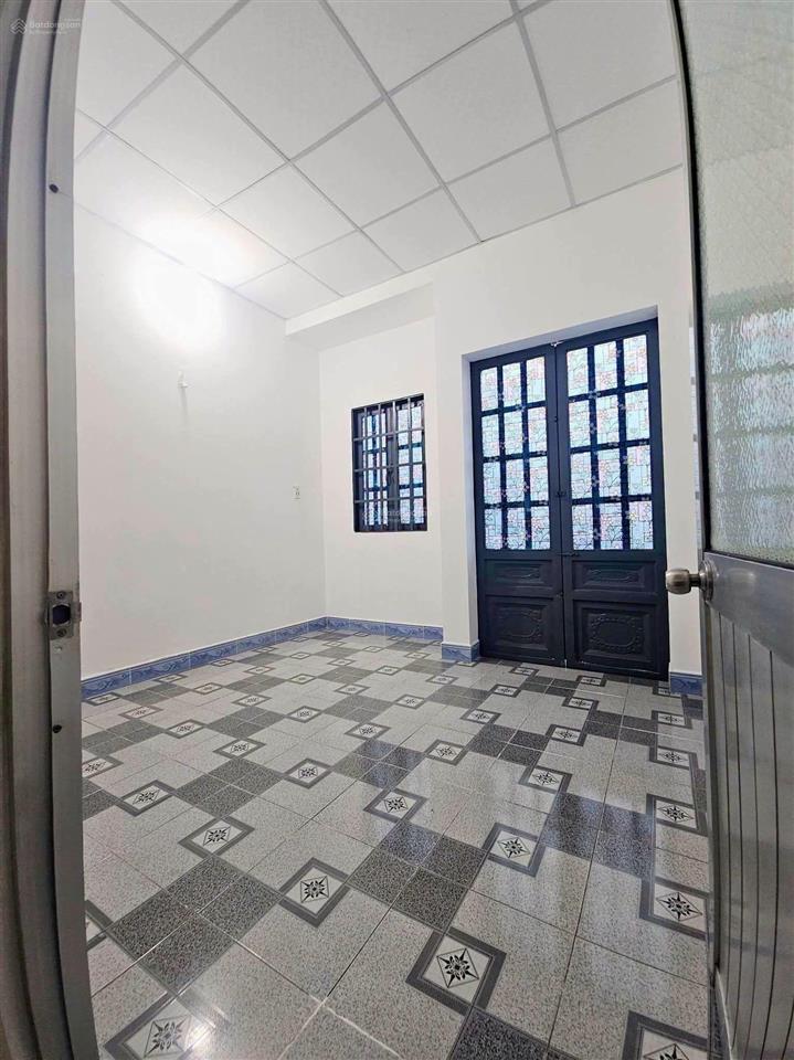 1,3 tỷ  nhà đúc 1 trệt 1 lầu mới đẹp gần trường nguyễn hữu tiến  đông thạnh