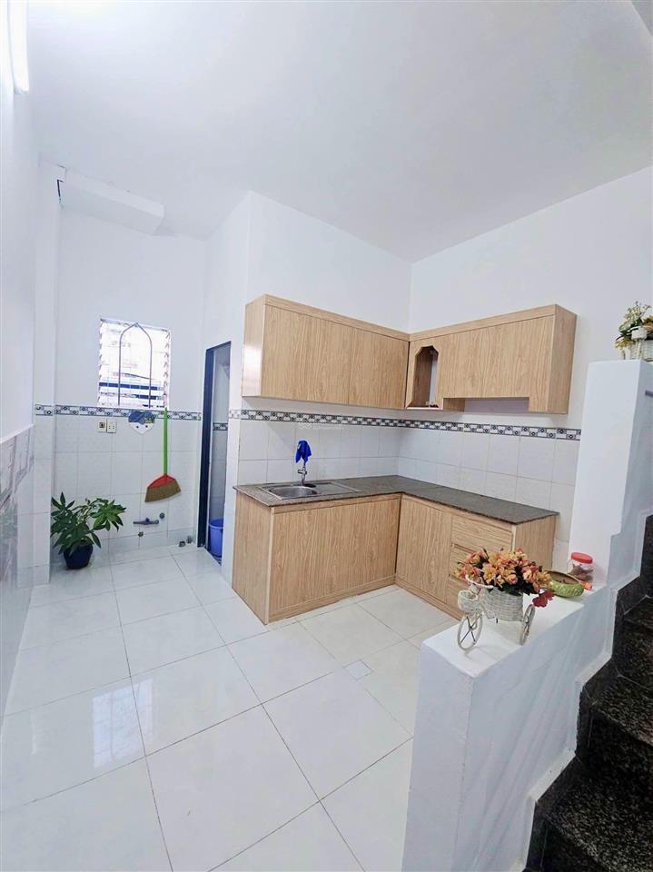 1,3 tỷ  nhà đúc 1 trệt 1 lầu mới đẹp gần trường nguyễn hữu tiến  đông thạnh