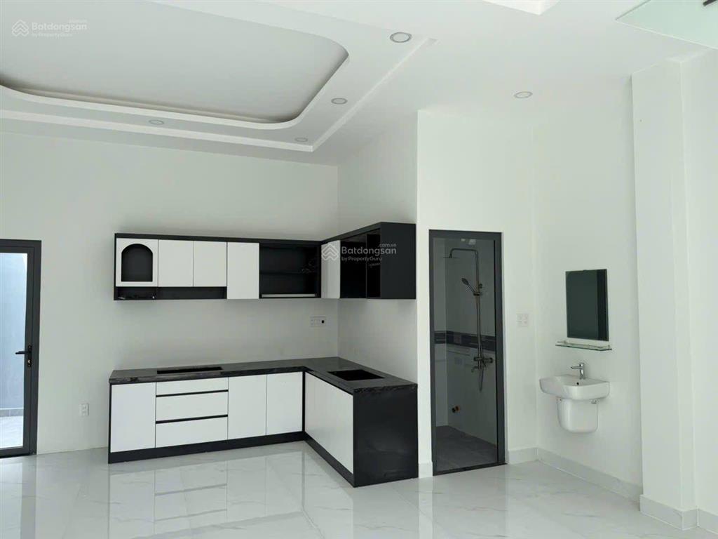 3. 3 tỷ  nhà 2 tầng  shr  đường lê thị lơ, hóc môn