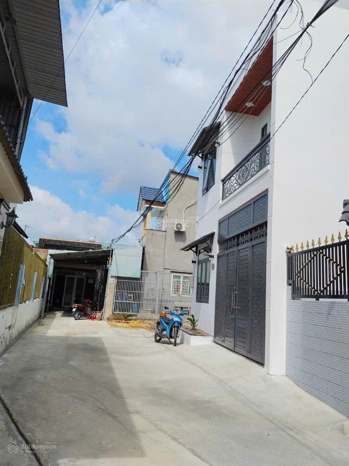 5.6 tỷ  hẻm xe tải  ngang gần 8m  gần chợ hóc môn