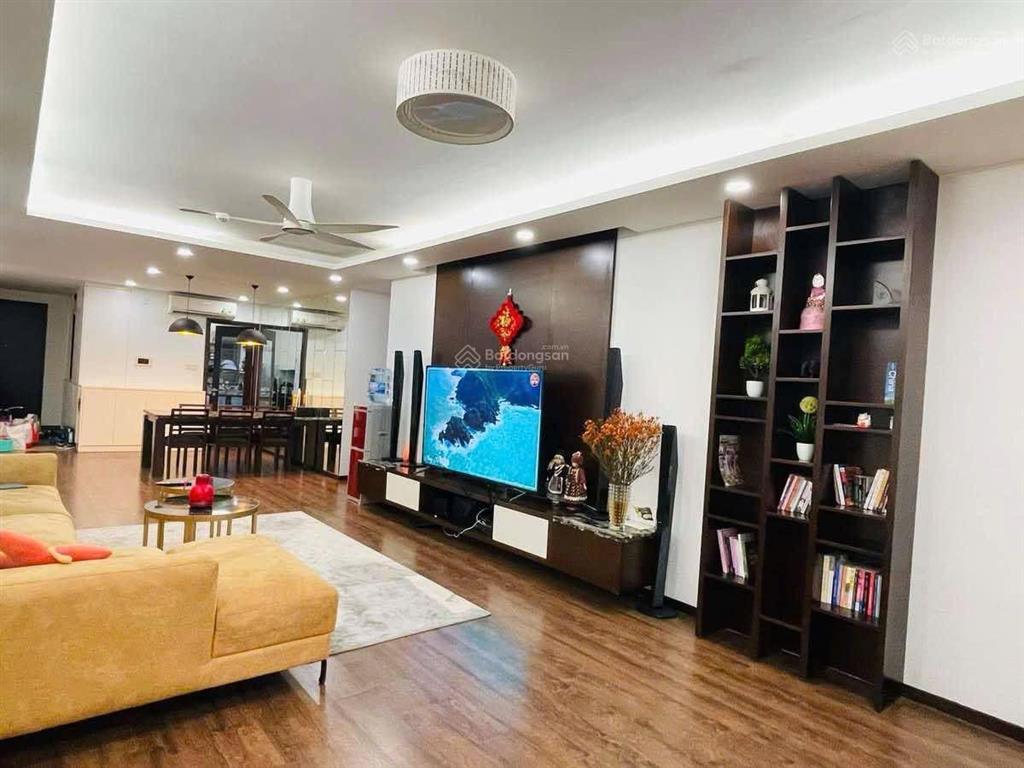 Bán căn góc 154m 3pn 2wc mulberry lane giá 9,2 tỷ có thương lượng.  0982 942 ***