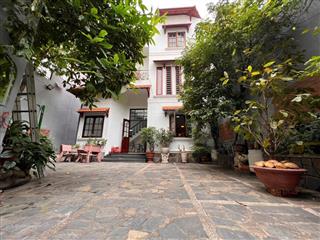 Ô tô đậu trong sân, biệt thự đường hồng lạc, p.10, tân bình, 162m2, 3 lầu, giá chào 18.3 tỷ