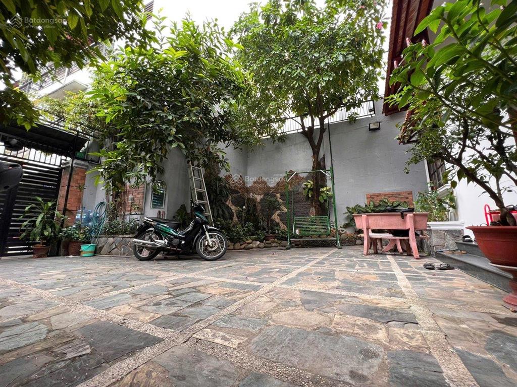 Ô tô đậu trong sân, biệt thự đường hồng lạc, p.10, tân bình, 162m2, 3 lầu, giá chào 18.3 tỷ