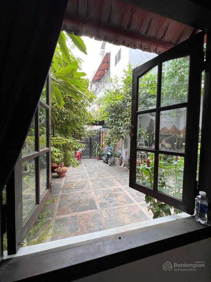 Ô tô đậu trong sân, biệt thự đường hồng lạc, p.10, tân bình, 162m2, 3 lầu, giá chào 18.3 tỷ