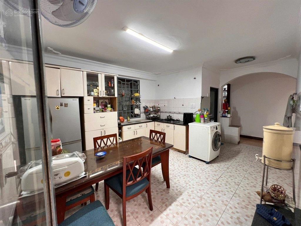 Ô tô đậu trong sân, biệt thự đường hồng lạc, p.10, tân bình, 162m2, 3 lầu, giá chào 18.3 tỷ