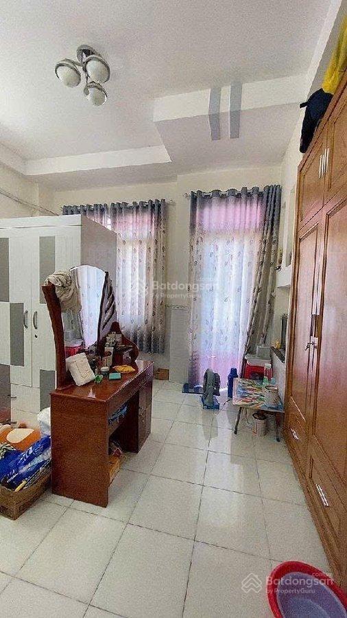 Nhà 6,5 tỷ gần phố ẩm thực nguyễn nhữ lãm, p. phú thọ, tân phú 40m², 3 tầng.