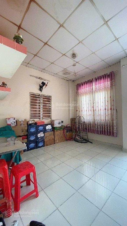 Nhà 6,5 tỷ gần phố ẩm thực nguyễn nhữ lãm, p. phú thọ, tân phú 40m², 3 tầng.
