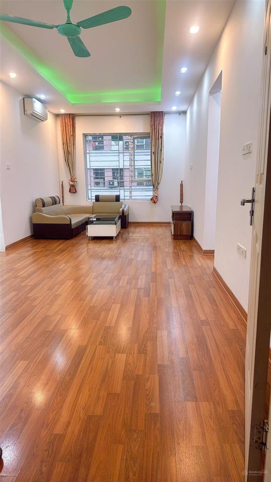 Chính chủ bán căn hộ siêu đẹp, thoáng mát, hướng đông nam, diện tích 57.6m2, 2 p ngủ 1 vs, 1 khách