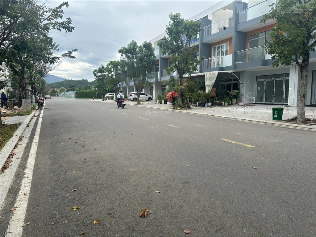 Bán căn nhà thô shophouse mỹ gia gói 8 trục chính rộng 18m hướng đông nam