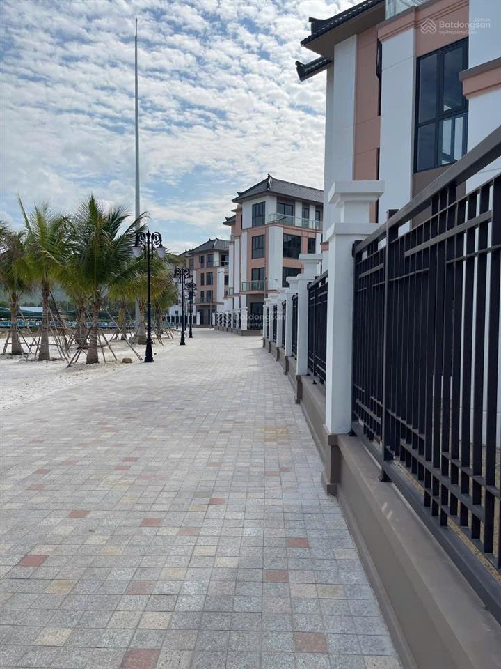 Mặt tiền trần phú vinhomes pearl bay đối diện sân golf, sau lưng hồ bơi & công viên điểm nhấn
