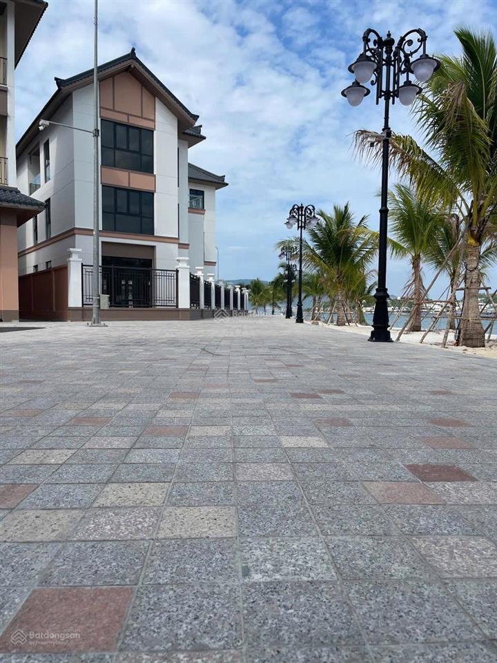 Mặt tiền trần phú vinhomes pearl bay đối diện sân golf, sau lưng hồ bơi & công viên điểm nhấn