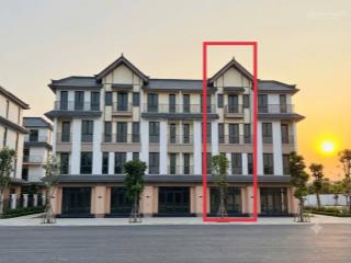 1 căn hiếm có  giá hời hàng còn sót lại  giá 10tỷ300 cạnh căn góc,gần công viên hồ bơ