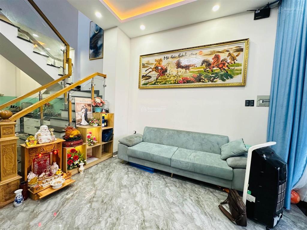 Cạnh vihome bán nhà 3 tầng mặt tiền đường 90m2 chỉ nhỉnh 5ty