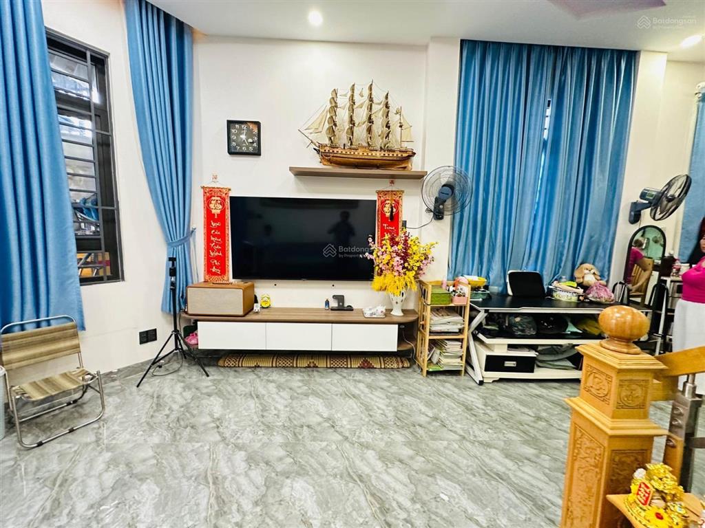 Cạnh vihome bán nhà 3 tầng mặt tiền đường 90m2 chỉ nhỉnh 5ty