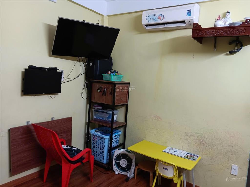 Chính chủ gửi bán căn hộ 44m2, 2pn, 1wc chung cư lý văn phức q1. giá bán 2,88 tỷ còn tl. có sổ hồng