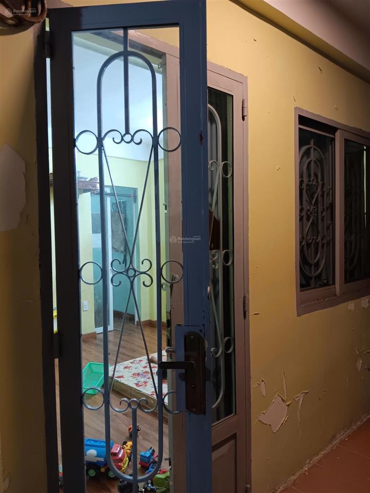 Chính chủ gửi bán căn hộ 44m2, 2pn, 1wc chung cư lý văn phức q1. giá bán 2,88 tỷ còn tl. có sổ hồng