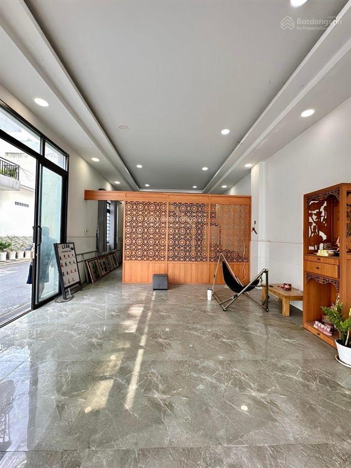 Mặt tiền lô góc kinh doanh đỉnh đường 20m có lề giảm giá mạnh 500tr giá mới 8.4