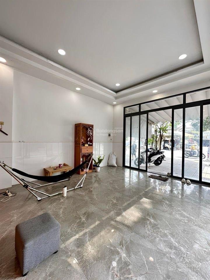 Mặt tiền lô góc kinh doanh đỉnh đường 20m có lề giảm giá mạnh 500tr giá mới 8.4