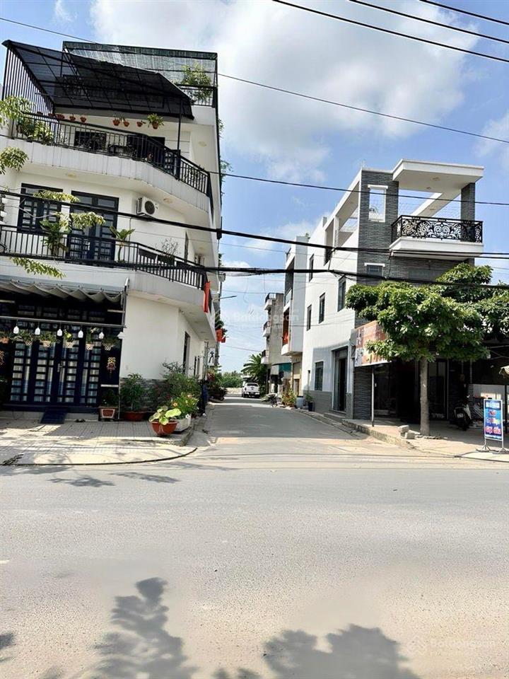 Mặt tiền lô góc kinh doanh đỉnh đường 20m có lề giảm giá mạnh 500tr giá mới 8.4