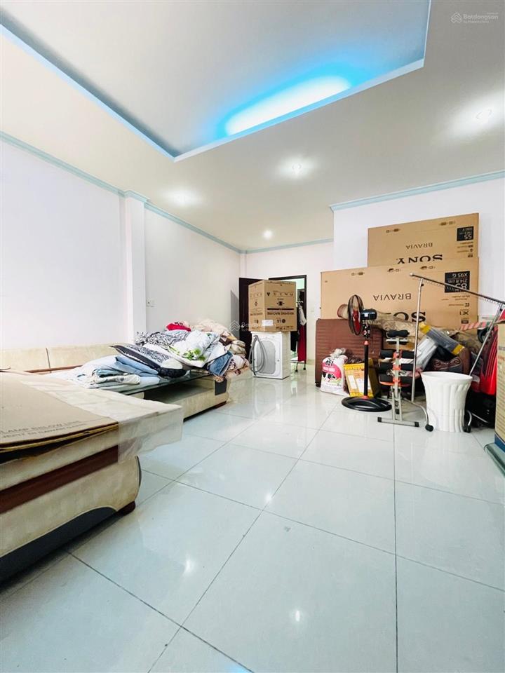 Giảm 800tr giá mới 8,x tỷ tl nhà ngang khủng 5,6m khu tên lửa giáp q6 dt 5,6/10