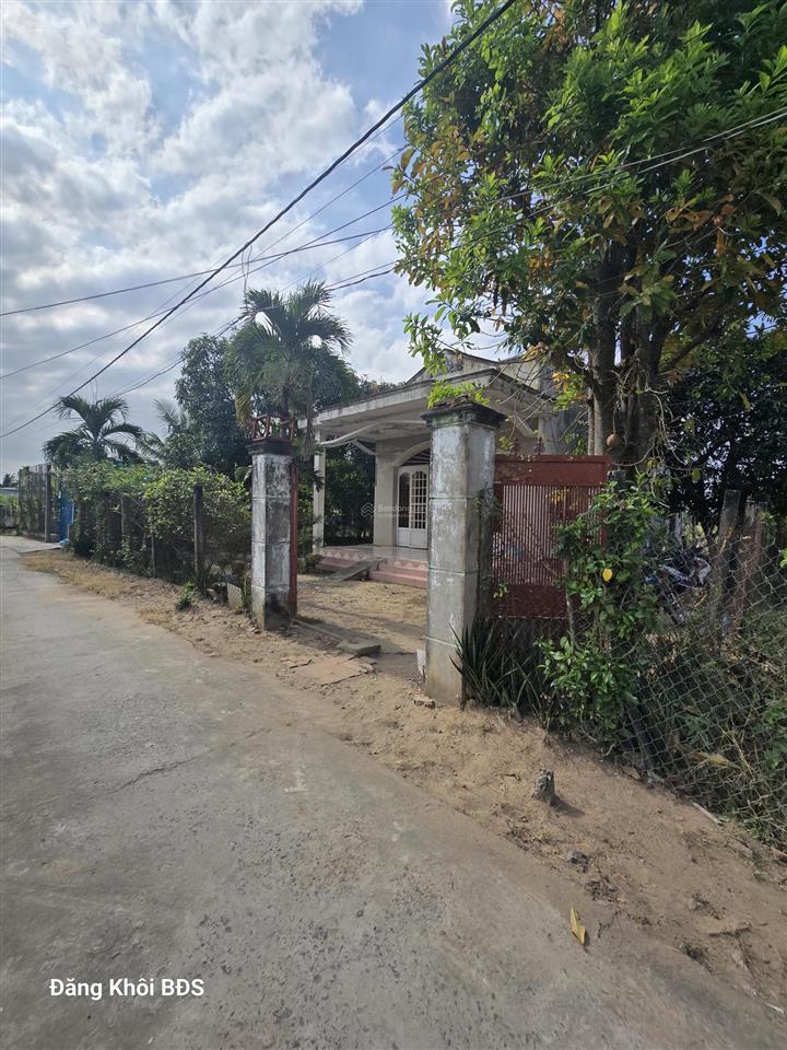 Bán 4000m2 có nhà 300m2 thổ. cách ql 50 200m. giá 16.8 tỷ tl. cần giuộc, long an