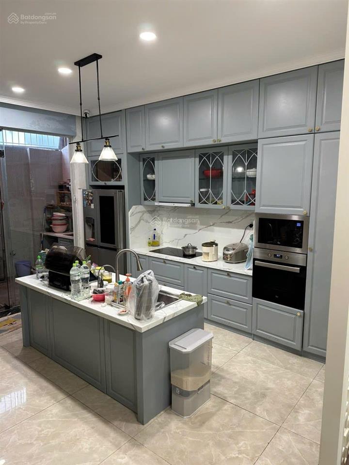 Biệt thự phú mỹ hưng q7. 8 x 18 3 lầu. giá tốt nhất 35 tỷ. đường 22 nguyễn lương bằng  0906 973 ***