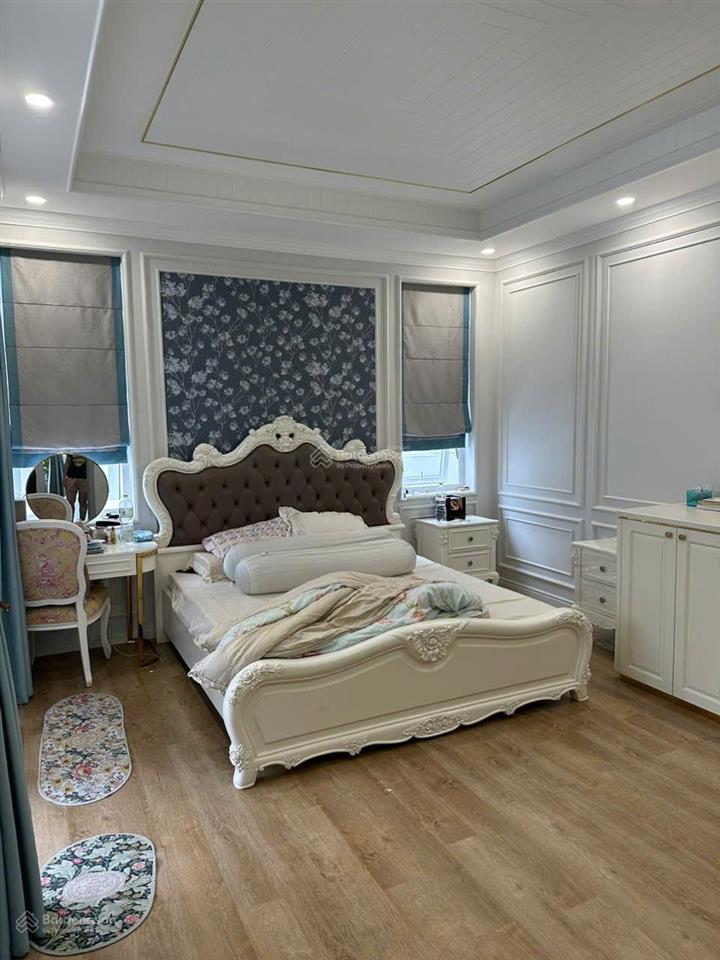 Biệt thự phú mỹ hưng q7. 8 x 18 3 lầu. giá tốt nhất 35 tỷ. đường 22 nguyễn lương bằng  0906 973 ***