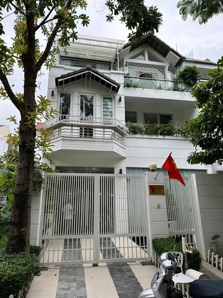 Biệt thự phú mỹ hưng q7. 8 x 18 3 lầu. giá tốt nhất 35 tỷ. đường 22 nguyễn lương bằng  0906 973 ***