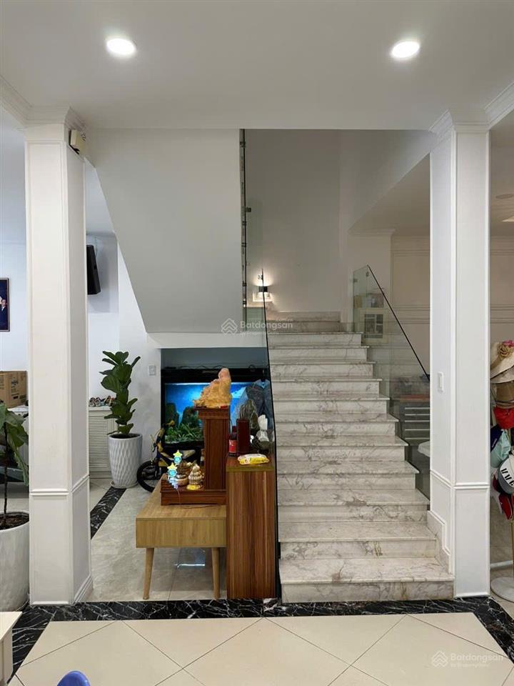 Biệt thự phú mỹ hưng q7. 8 x 18 3 lầu. giá tốt nhất 35 tỷ. đường 22 nguyễn lương bằng  0906 973 ***