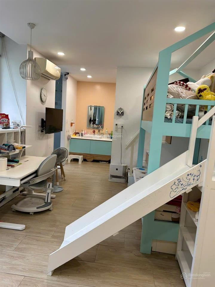 Biệt thự phú mỹ hưng q7. 8 x 18 3 lầu. giá tốt nhất 35 tỷ. đường 22 nguyễn lương bằng  0906 973 ***