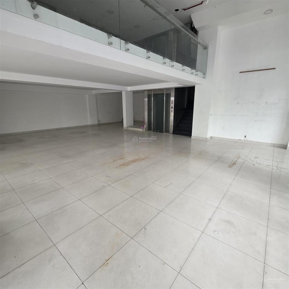 Thuê nhà 3 mặt tiền phố bùi bằng đoànpmh, q7, tp.hcm, 260 triệu/889m2 ngang 18m 5 lầu thang máy