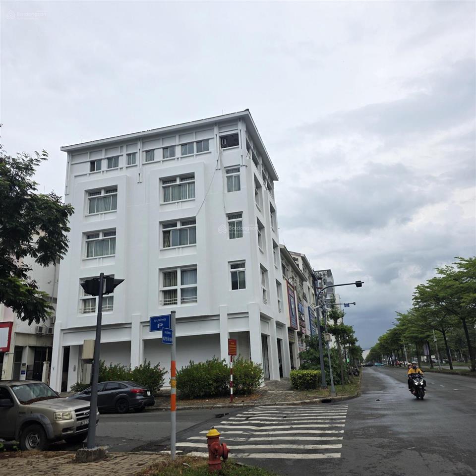 Thuê nhà 3 mặt tiền phố bùi bằng đoànpmh, q7, tp.hcm, 260 triệu/889m2 ngang 18m 5 lầu thang máy