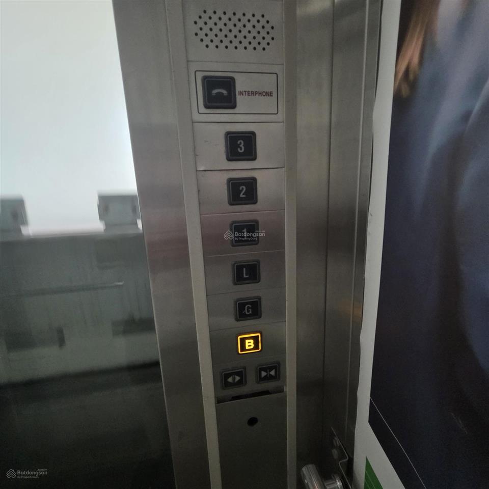 Thuê nhà 3 mặt tiền phố bùi bằng đoànpmh, q7, tp.hcm, 260 triệu/889m2 ngang 18m 5 lầu thang máy
