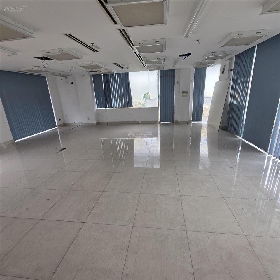 Thuê nhà 3 mặt tiền phố bùi bằng đoànpmh, q7, tp.hcm, 260 triệu/889m2 ngang 18m 5 lầu thang máy