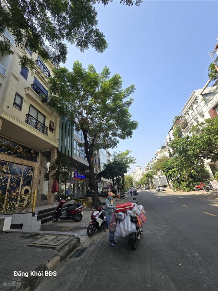 Bán nhà góc 2 mặt tiền đường phạm văn nghị, sky phú mỹ hưng, q7. 11,5 x 18.5m, 5 lầu. 95 tỷ