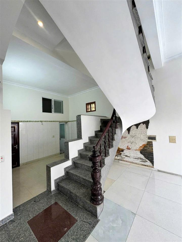 cần chuyển nhượng nhà gắn liền trên đất Thuỷ Nguyên- Hải Phòng- Khu vực đường to ô tô tải
