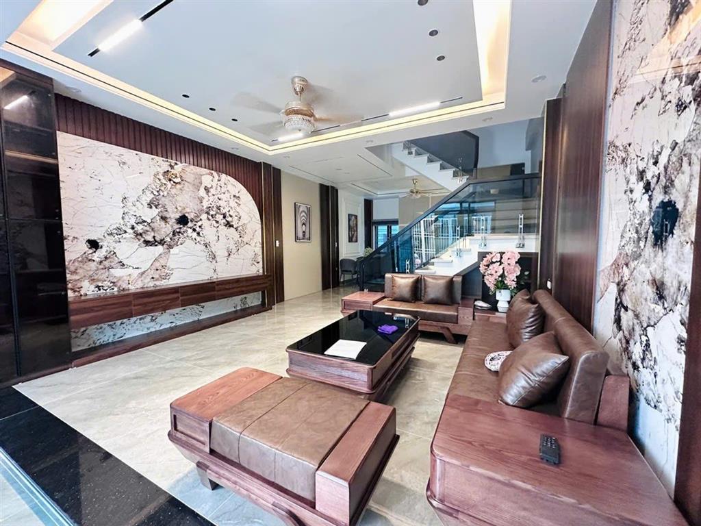 NHÀ ĐẸP TÂN CỔ ĐIỂN 3 TẦNG – TRUNG TÂM PHƯỜNG AN DƯƠNG– Mức giá cực kỳ hấp dẫn cho một